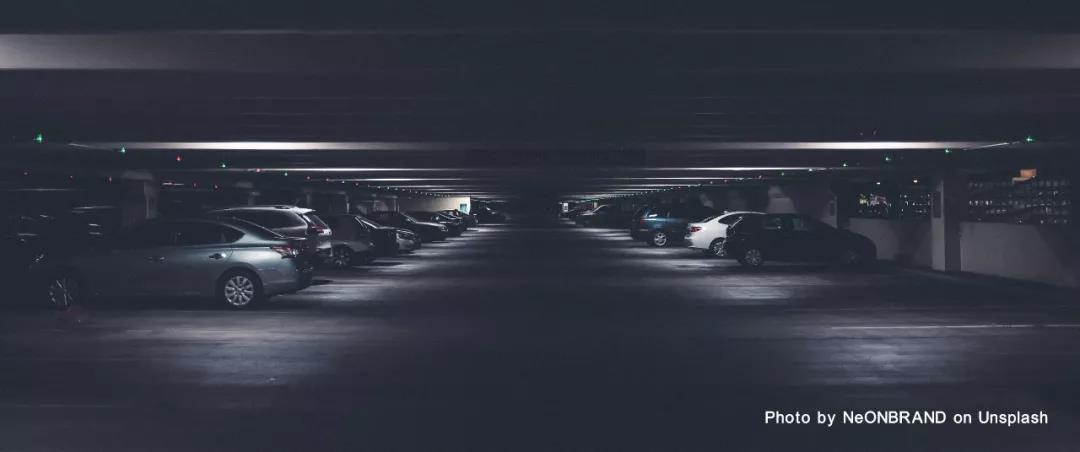  汽車庫、修車庫、停車場
